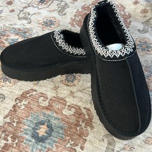 Platform Slippers Size 39 or 7/8 Black